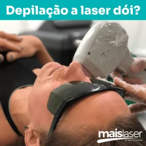 Pessoa fazendo depilação a laser